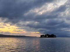 真ん中の島は嫁が島という島だそうです。