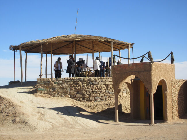 みんな、覗き込んでいます。