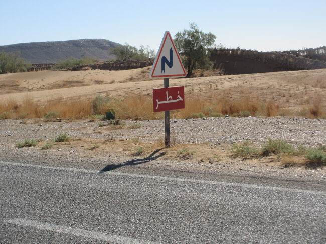 道路標識。ジグザグ道?<br />