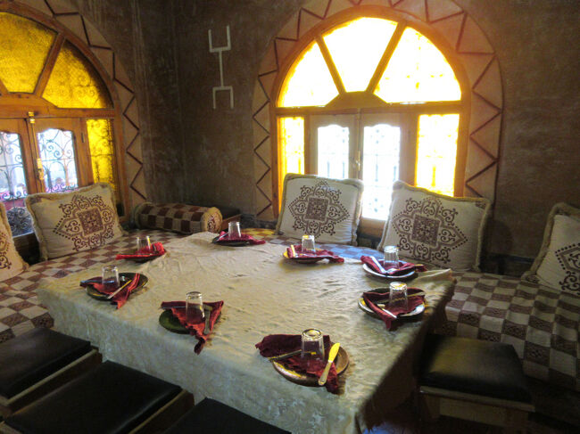 こんなお席。なんか、この国はどこのレストランに入っても、雰囲気が日本には全然ないものばかりで私は毎回テンションあがりました。