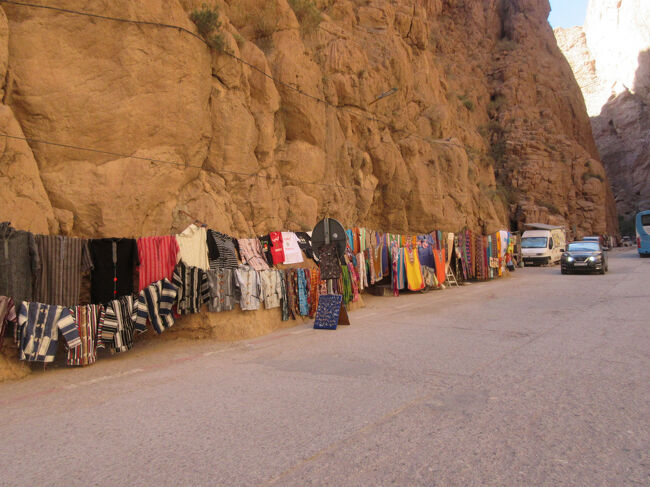 いろいろなお店も出ています。