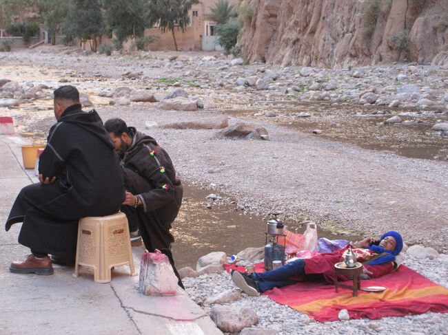 いいですね。ピクニックしてましたよ。