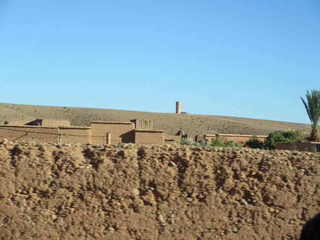 カスバ街道を通っています。