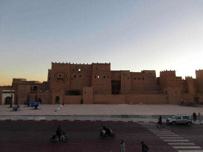 グラビーさんのカスバを見ます。ひときわ大きなカスバで、ここら辺の主だったようです。説明があったのですが、なんだかよくわからなかった。