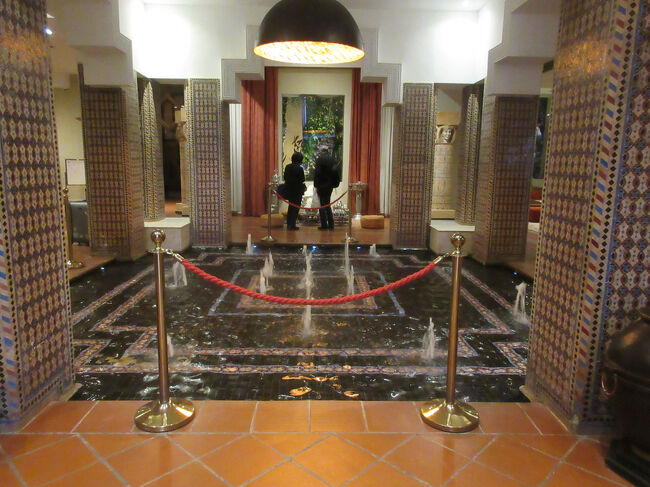 コテージ式になっていて、ただっ広い敷地に似たような建物があって、ここでも迷子になれます。