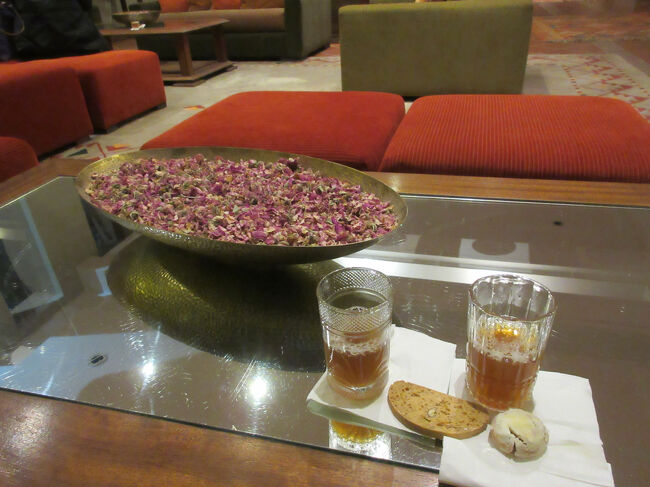 ウェルカムドリンクはおじさんのところから、クッキーと共に自分で持っていきました。