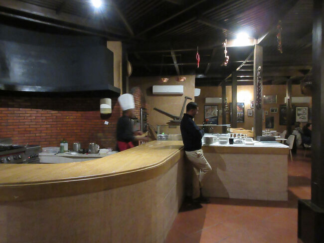 ホテル内のレストラン棟に来ました。