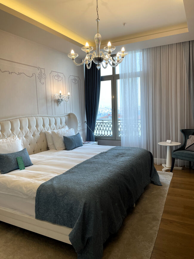 宿泊ホテルは、CVK PARKボスポラスホテル<br /><br />それにしてもベッドの広いこと！<br />