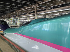 山形新幹線つばさ号と、東北新幹線やまびこ号17両編成で到着です