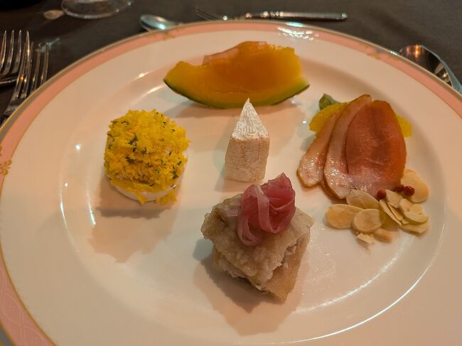 夕食の前菜<br />シェフは某有名ホテルの出身だそう