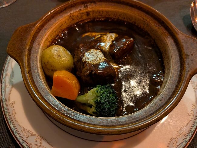 ビーフシチュー<br />ボリューム満点で美味しかった。<br />夜は再び温泉と部屋飲みでバタンキュー…