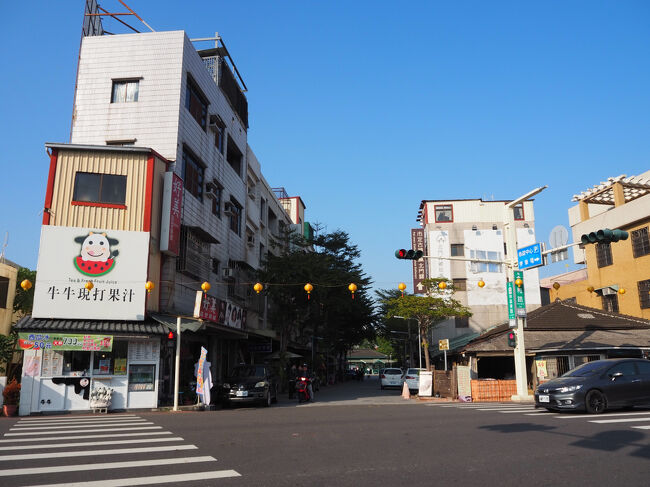 さっき渡った交差点をまた戻り、<br />檜意森活村通路内では押してたYoubikeに乗って次行きたい所へ