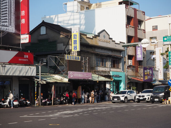 「台灣花磚博物館（タイル博物館）」<br /><br />嘉義で行きたかった所もう１つの場所<br />入り待ちの行列出来てます…（・・；<br />館内は広くないから、たくさんの人を収容できないのかな？