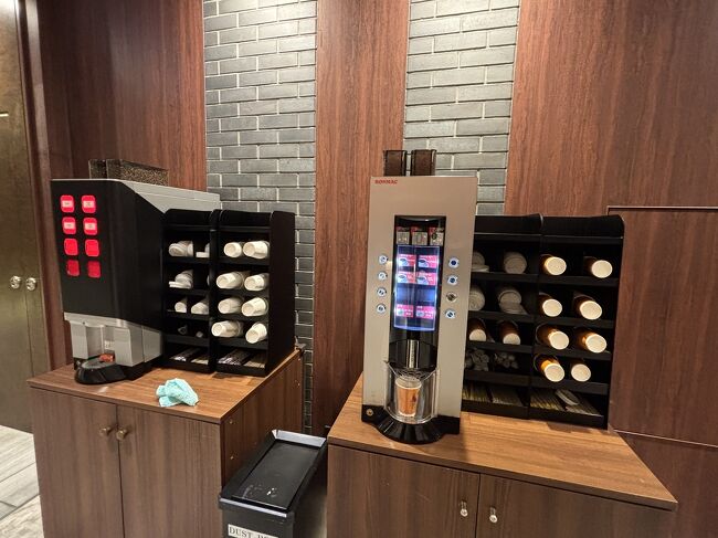 お部屋に持ち帰られるドリンク有り。<br />お店を出る際は、30組待ちでした。<br />整理券制なので、早目に受付してお部屋や大浴場で寛いでから再訪も有りかもね。<br />