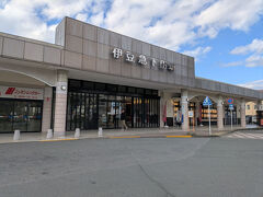 ２０２５年１１月１９日水曜日午後２時
伊豆急下田駅前