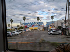 伊東駅を出るとすぐに道の駅伊東マリンタウン