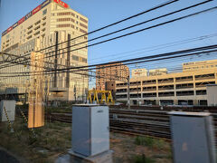 小田原駅、通過
前の普通電車が少し遅れているらしく徐行気味
「このまま１時間くらい遅れてくれたら嬉しいのに」ってみんな
寝台特急北斗星で帰ってくるとき、遅れると嬉しかったのとおんなじ　笑