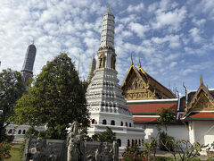 王宮・ワットプラケオ（エメラルド寺院）です。
入場料500バーツ（2,500円）を別に支払います。