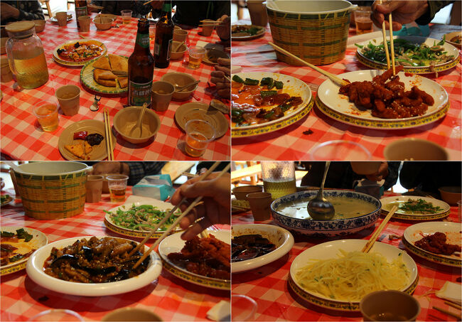 ★秋の九寨溝絶景紀行（６）～九塞溝県：四川料理<br /><br />１６人が２テーブルに分かれ、石さんと運転手は別テーブルに着席。<br />相当時間がかかるだろうと思っていましたが、<br />手際よく次から次と料理が出てきて絶妙なタイミングでした。<br />飛び込みの食堂など味は期待できないと思っていましたが<br />昨日まで泊まっていた成都や九塞溝のホテルより美味しいくらいです。<br />四川料理は激辛で有名ですが、日本人に合わせてくれたのか<br />程良い辛さでとても美味しく頂戴しました(^^♪。