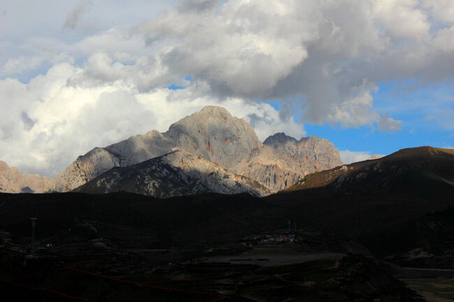 ★秋の九寨溝絶景紀行（６）～松藩県：岷山山脈<br /><br />岷山山脈の一角だと思いますが<br />山名は分かりません(^-^;。