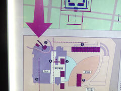 「大阪歴史博物館」、「NHK大阪」、「なノにわ」は難波の宮遺跡の上に建っていたのです。
説明で　難波の宮は　西暦645年～と 744年～の2回 遷都されていたのですね。
平城宮と平安京は習った覚えがありましたが、難波の宮は・・・
