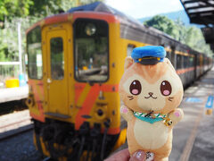 内湾線の車両と蜜柑駅長