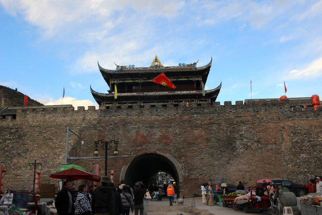 ★秋の九寨溝絶景紀行（６）～松藩県：松州古城：北門（鎮羌門）<br /><br />再び北門（鎮羌門）まで戻ってきました。