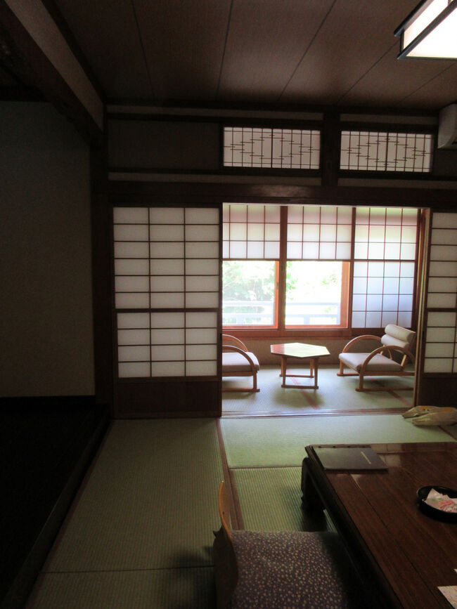 お部屋は本館　勢至の間（224）<br /><br />広縁もあっていいね