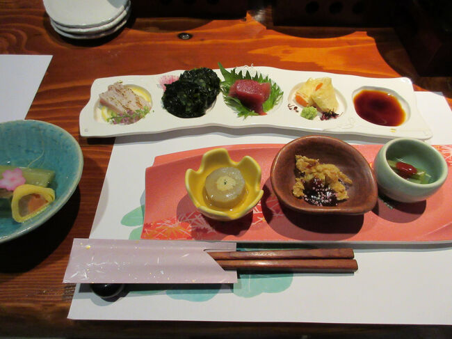 お夕食（ホテル）<br />山里の恵み会席料理<br /><br />先付、前菜、お作りと、品数豊富