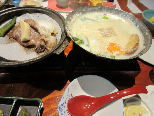 焜炉は上州牛と春野菜の陶板<br />鍋は豆乳鍋（麦豚、新じゃが、桜人参等などのお野菜。平うどん）<br />この後、岩魚の唐揚げ、酢の物、玄米豆入りご飯、赤だしの椀<br /><br />とってもおいしくいただきました！