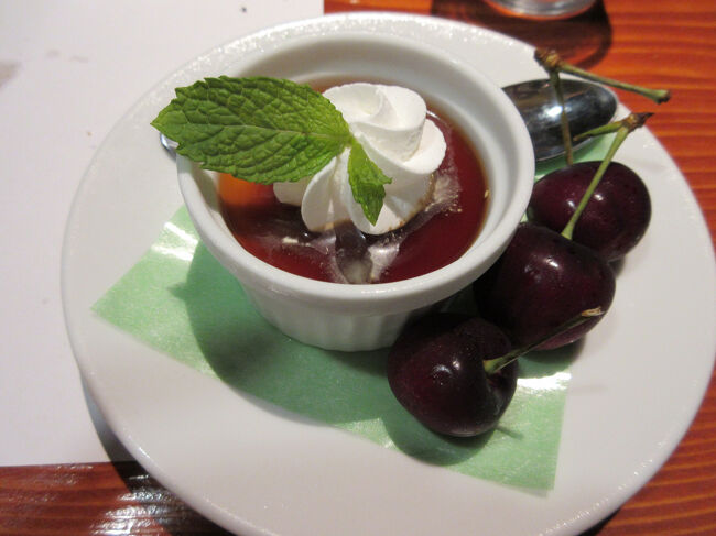 甘味は味噌プリンとアメリカンチェリー