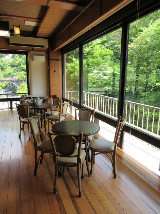 宿の送迎（9：30）までロビーでまったり