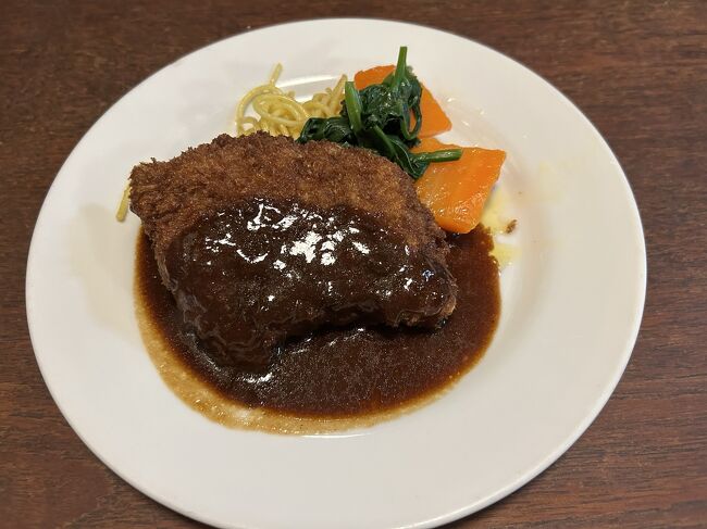 息子はビーフカツレツ。メニューは単品なので、ご飯も注文しましたが、おかわりできます。