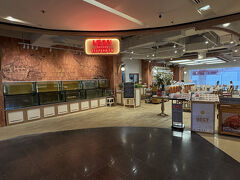 「Savoey @The Mercury Ville at Chidlom」
高級なショッピングセンター「マーキュリーヴィレ」にある海鮮レストラン
10時から開店なので、開店と同時に入店します。