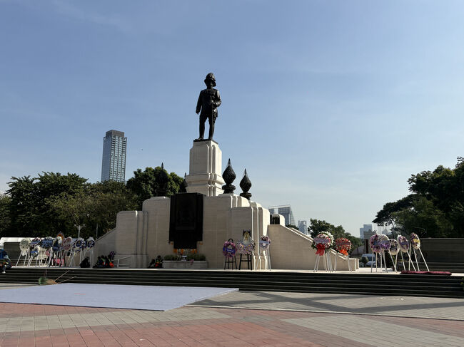 ルンピニー公園にきました。<br />目的はオオトカゲを見るためです。