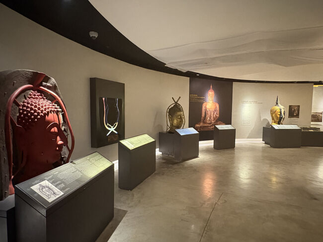 下の階は、仏像の作り方の解説コーナー