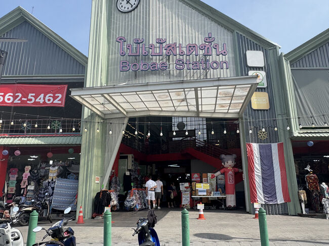 続いて「ボーべー市場」<br />衣類の卸売り市場です。