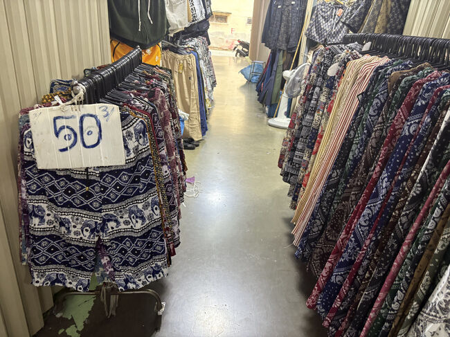 タイパンツ（短パン）が50バーツ（250円）<br />