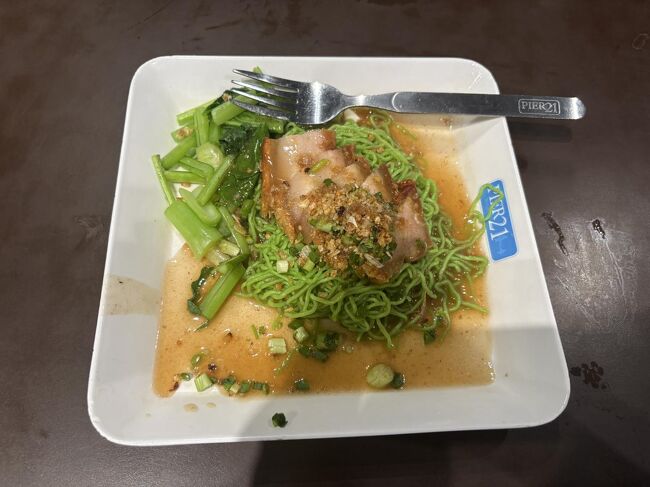 辛くなくて食べやすい<br />麺が緑色ということで、北海道のスーパーに売ってる「知床ざるそば」を思い出しました。<br />このくらいの量がちょうどいいです。<br />