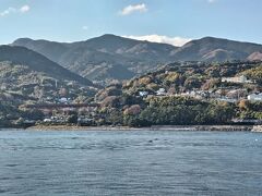 さっきの「根府川駅」と「白糸川橋梁」

この駅、実は関東大震災の時に駅舎やホーム、列車ごと地滑りで崩れてしまい、今も海の中には当時の残骸が残っている場所らしいです。

一部は魚の住みかになり、ダイバースポットとしても有名な場所となっています。