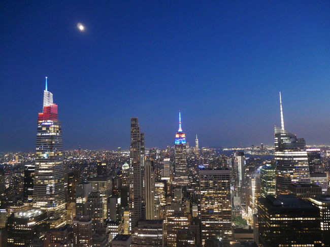 完璧な夜景とまでは言えないかもしれないけど今日到着したばかりで疲れているのでこの辺りが限界。<br />昼間、夕焼け、夜景を楽しむには最低でも1時間半、真っ暗な夜景を見たいなら最低2時間は必要と思われる。