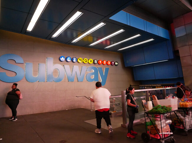 ホテルの最寄りの地下鉄の入口。<br />めっちゃ分かりやすい。