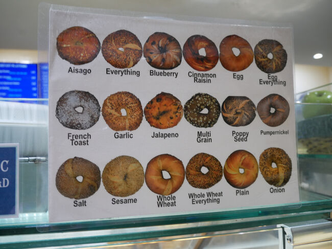 ベーグルは具材の他ベーグルの種類も選べる。<br />その種類なんと18種類。<br />こんなにあるとどれにしようかそれだけど迷っちゃう。