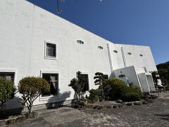 走行していると福江港に着きました。
予約していたレンタカーが迎えにきてくれていました。
カースタレンタカー事務所までそのまま向かい、免許証などの手続きをしていざ出発です。8:30～17：30までで6000円位でした。