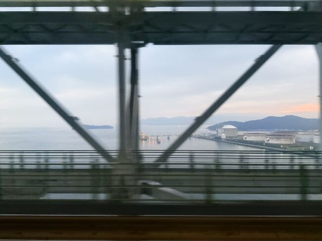 瀬戸大橋を渡る。<br /><br />向こう岸に渡っても同じ瀬戸内、穏やかなのんびり感は変わらない。