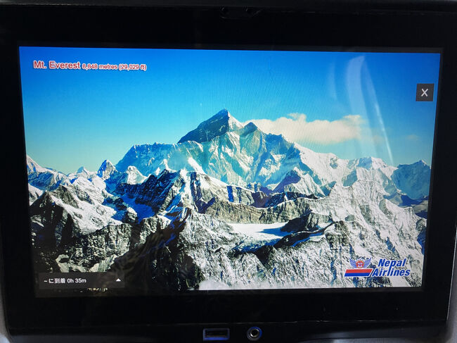 モニターでは映画もありました。私は普段から機内では映画をあまり見ないのでよくわかりませんが、日本のものもあったような。<br />エベレストやダルバール広場などのネパール名所案内も映っていましたね。