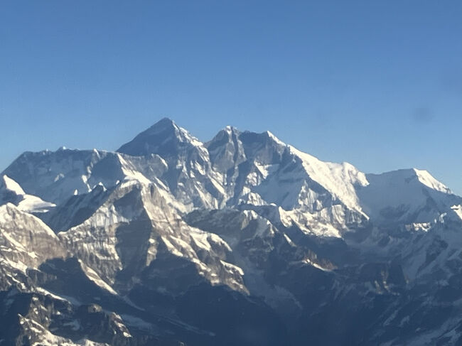 エベレストとローツェ。<br />雲一つ無い快晴!!!<br />こんなにきれいに見ることができるなんて！