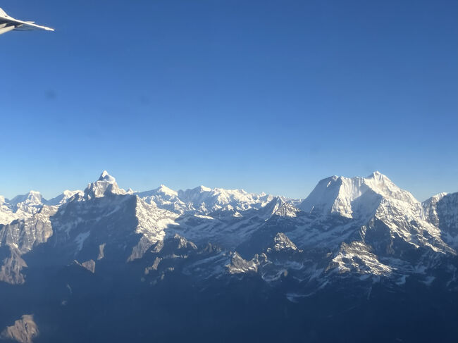 右側のプリン形の山がメルンツェ（7,181メートル）、左が子午線が通っているというガウリ・シャンカル（7,134メートル）です。
