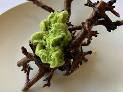 佐藤水産で家に送ってもらう分の買い物を済ませ、地下鉄で円山公園に移動して、モリエールさんにてランチ。
ミシュラン３ツ星。相変わらず、予約が取りにくく、電話でしか予約を受け付けてくれないお店。いつかけても、話中で、200回くらいリダイヤルして、やっとつながりました。