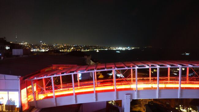 ～～　トルコ Day-4　～～～～<br /><br />朝6時頃のホテル渡り廊下<br />